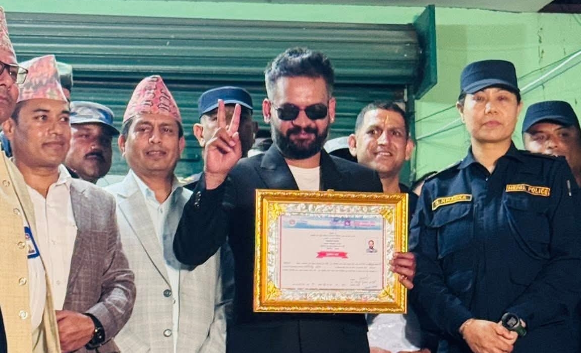 झापा–५ बाट बालेन शाहको ऐतिहासिक विजय : पूर्वप्रधानमन्त्री केपी शर्मा ओलीलाई झण्डै ५० हजार मतले पराजित